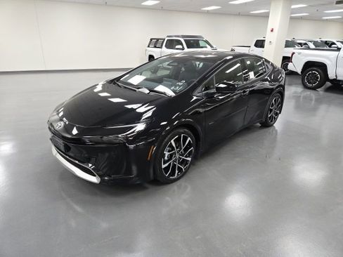 New 2026 Toyota Prius Plug-In Hybrid FWD image 2