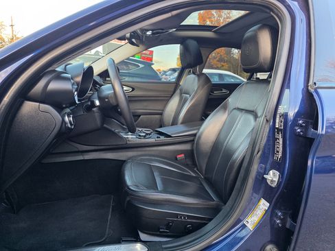 Used 2018 Alfa Romeo Giulia AWD image 9