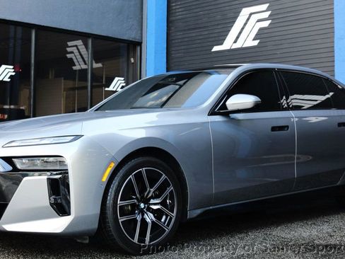 Used 2023 BMW 760i xDrive w/ Executive Package image 4