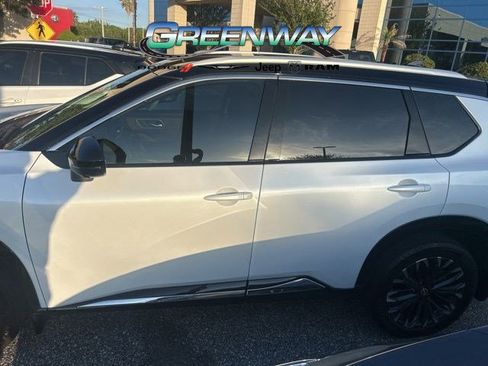 Used 2024 Nissan Rogue Platinum w/ Platinum Premium Package FWD image 3