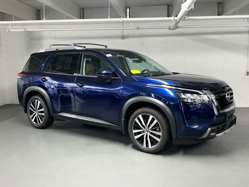 Used 2023 Nissan Pathfinder Platinum image 15