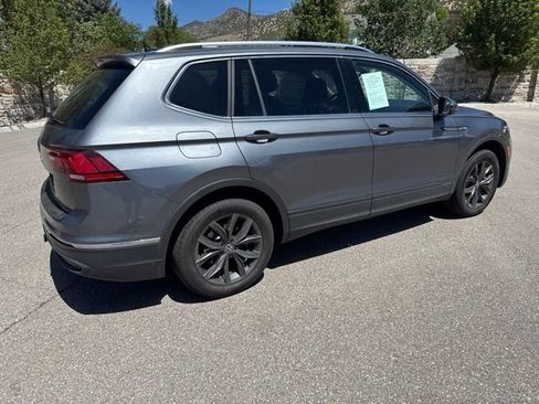 Used 2023 Volkswagen Tiguan SE w/ Panoramic Sunroof Package FWD image 10