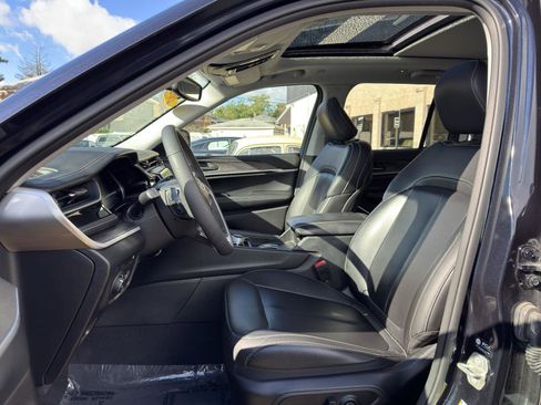 Used 2023 Jeep Grand Cherokee 4XE image 23