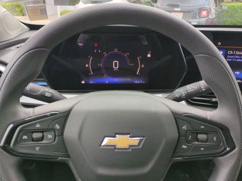 Certified 2025 Chevrolet Trax LT FWD image 28