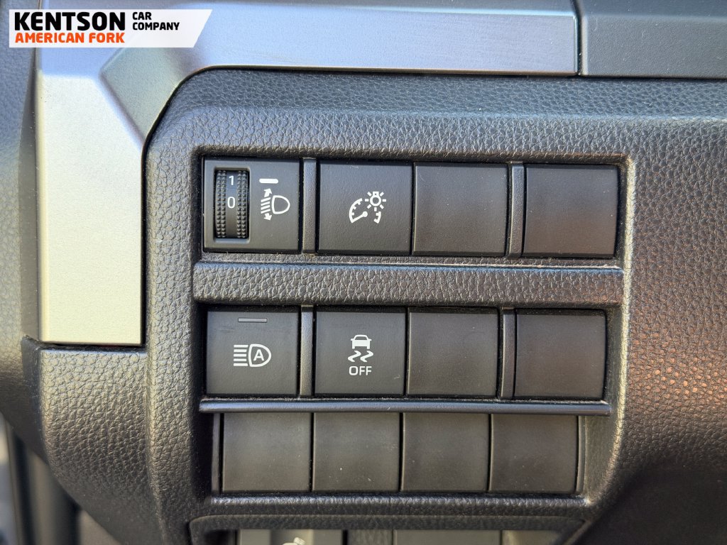 Used 2025 Toyota Tacoma SR5 AWD/4WD image 18