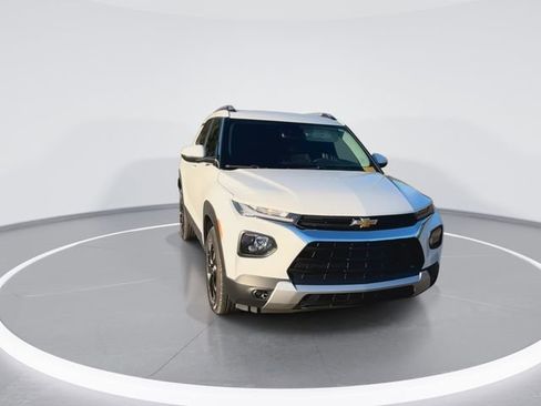Used 2023 Chevrolet TrailBlazer LT w/ Convenience Package image 3