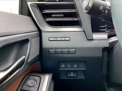Used 2024 Lexus GX 550 w/ Accessory Package (Z1) AWD/4WD image 36