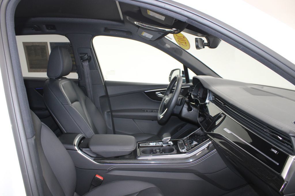 Used 2025 Audi Q7 3.0T Premium Plus AWD/4WD image 27