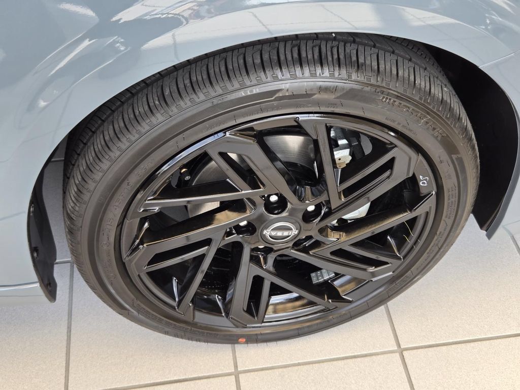 New 2027 Nissan Sentra SR w/ SR Premium Package FWD image 9