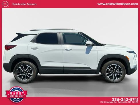Used 2025 Chevrolet TrailBlazer LT AWD/4WD image 7