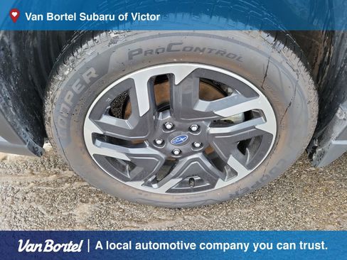 Used 2025 Subaru Forester Limited image 33