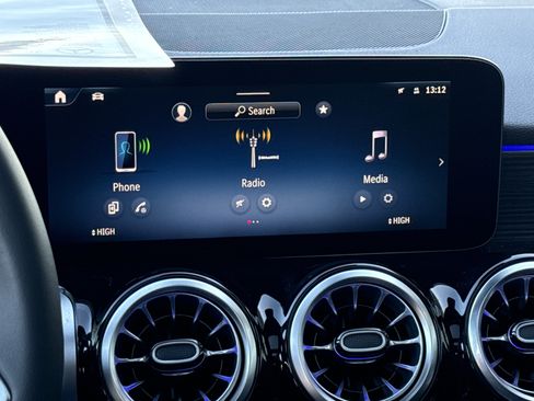 New 2026 Mercedes-Benz GLB 250 image 41