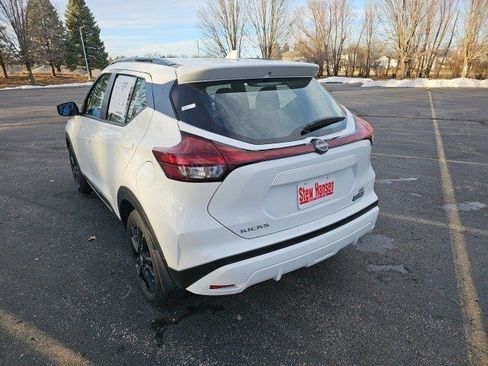 Used 2024 Nissan Kicks SR image 3