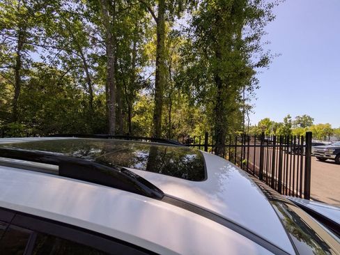 Used 2025 Honda Pilot Touring image 9