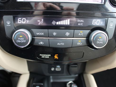 Used 2019 Nissan Rogue SV w/ Sun & Sound Touring Package AWD/4WD image 21