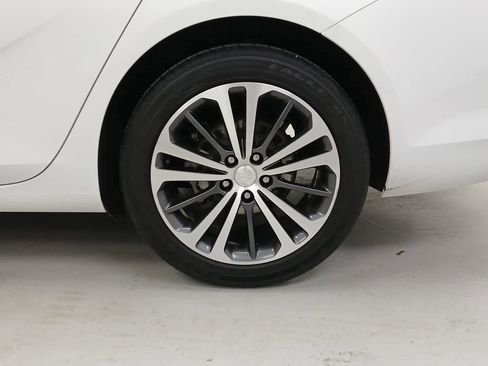 Used 2019 Buick Regal Essence w/ Driver Confidence Package I image 16