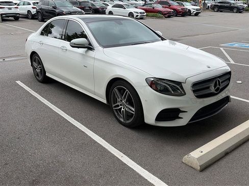 Used 2020 Mercedes-Benz E 350 4MATIC Sedan image 1