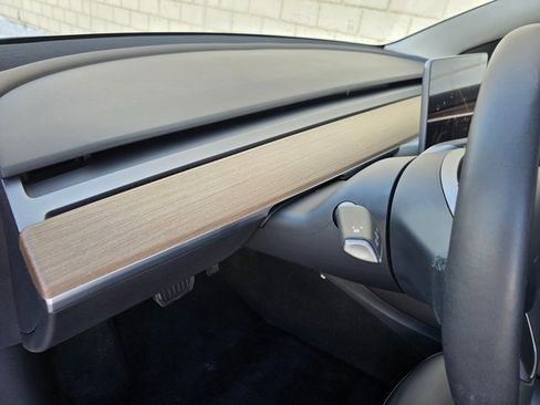 Used 2021 Tesla Model 3 Standard Range Plus image 16