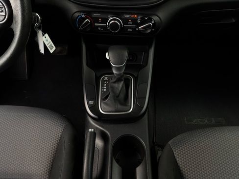 Used 2025 Kia Soul LX w/ LX Technology Package FWD image 13