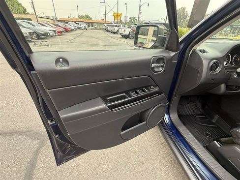 Used 2014 Jeep Patriot Limited w/ Sun/Sound Group AWD/4WD image 9