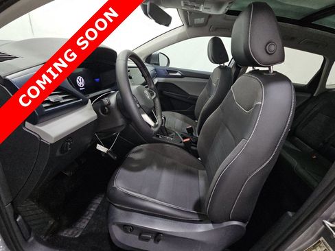 Used 2023 Volkswagen Taos SE w/ Panoramic Sunroof Package FWD image 6