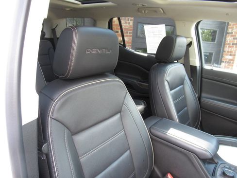 Used 2022 GMC Acadia Denali w/ Denali Ultimate Package AWD/4WD image 8