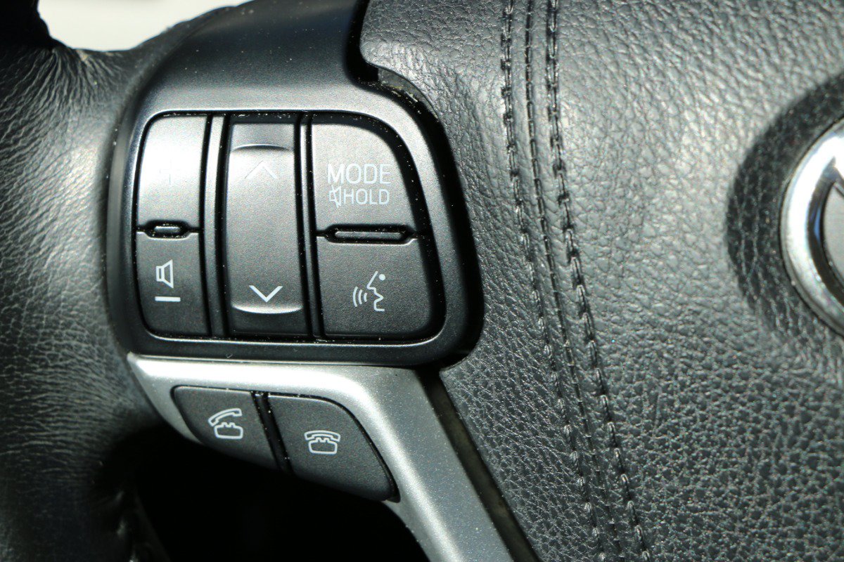 Used 2015 Toyota Sienna XLE w/ XLE Navigation Package FWD image 18