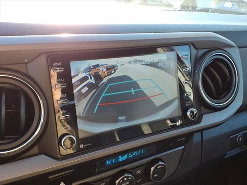 Used 2022 Toyota Tacoma TRD Sport image 14