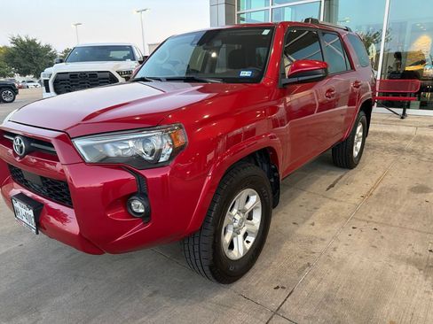 Used 2022 Toyota 4Runner SR5 AWD/4WD image 1