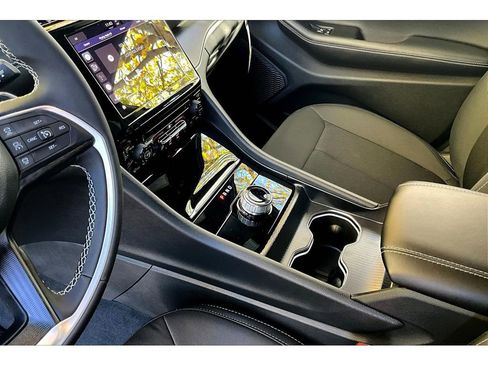 New 2025 Jeep Grand Cherokee L Laredo image 9