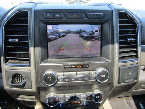 Used 2019 Ford Expedition Max XLT w/ Equipment Group 202A AWD/4WD image 31