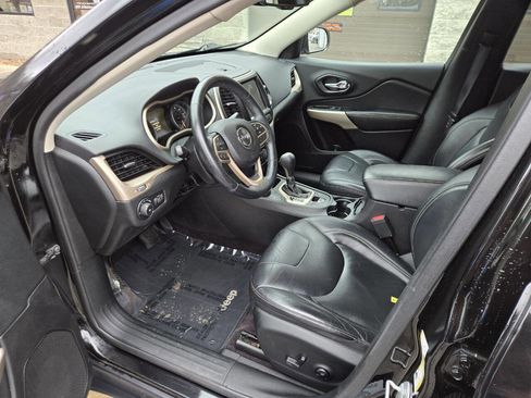 Used 2017 Jeep Cherokee Limited image 9