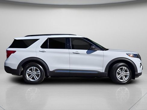 Used 2022 Ford Explorer XLT w/ Equipment Group 202A image 23