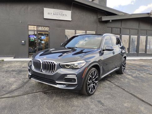 Used 2019 BMW X5 xDrive40i w/ Convenience Package AWD/4WD image 2