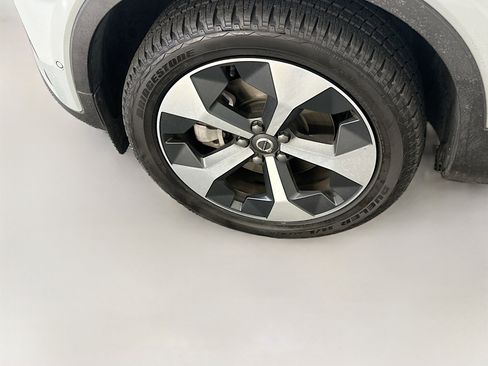 Used 2024 Volvo XC40 B5 Plus image 11
