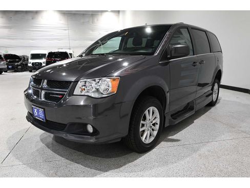 Used 2019 Dodge Grand Caravan SXT FWD image 10