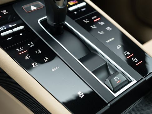 Certified 2025 Porsche Macan image 24