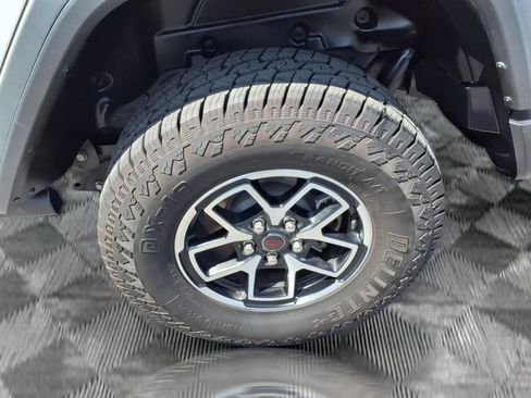 Used 2025 Jeep Wrangler Unlimited Rubicon AWD/4WD image 25