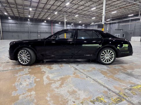 Used 2017 Bentley Mulsanne RWD image 18