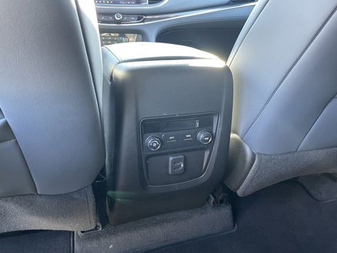 Used 2023 Buick Enclave Essence image 25