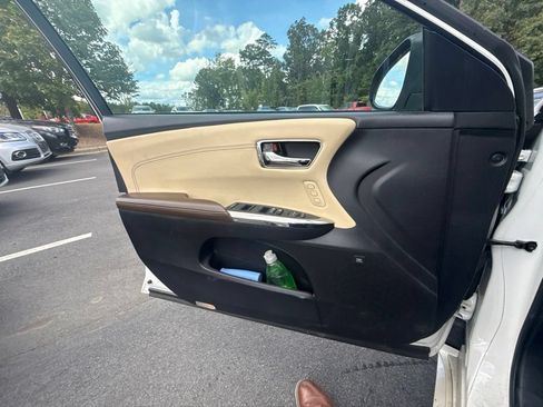 Used 2016 Toyota Avalon Limited w/ Toyota Safety Sense Package FWD image 18