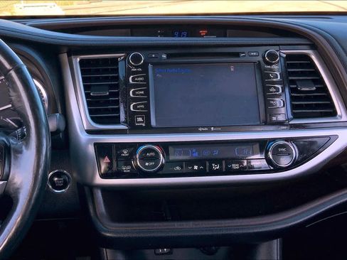 Used 2014 Toyota Highlander Limited Platinum image 6
