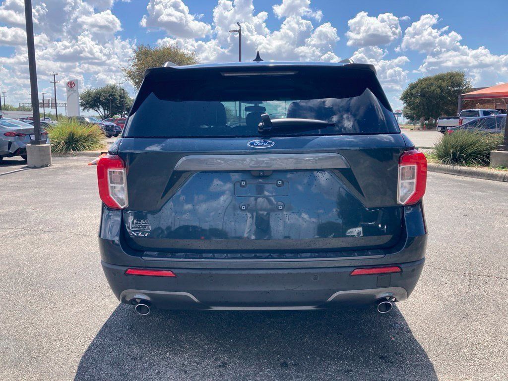 Used 2022 Ford Explorer XLT w/ Equipment Group 202A RWD image 6