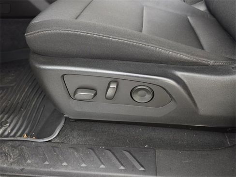 Used 2023 Chevrolet Colorado Trail Boss w/ Technology Package image 18