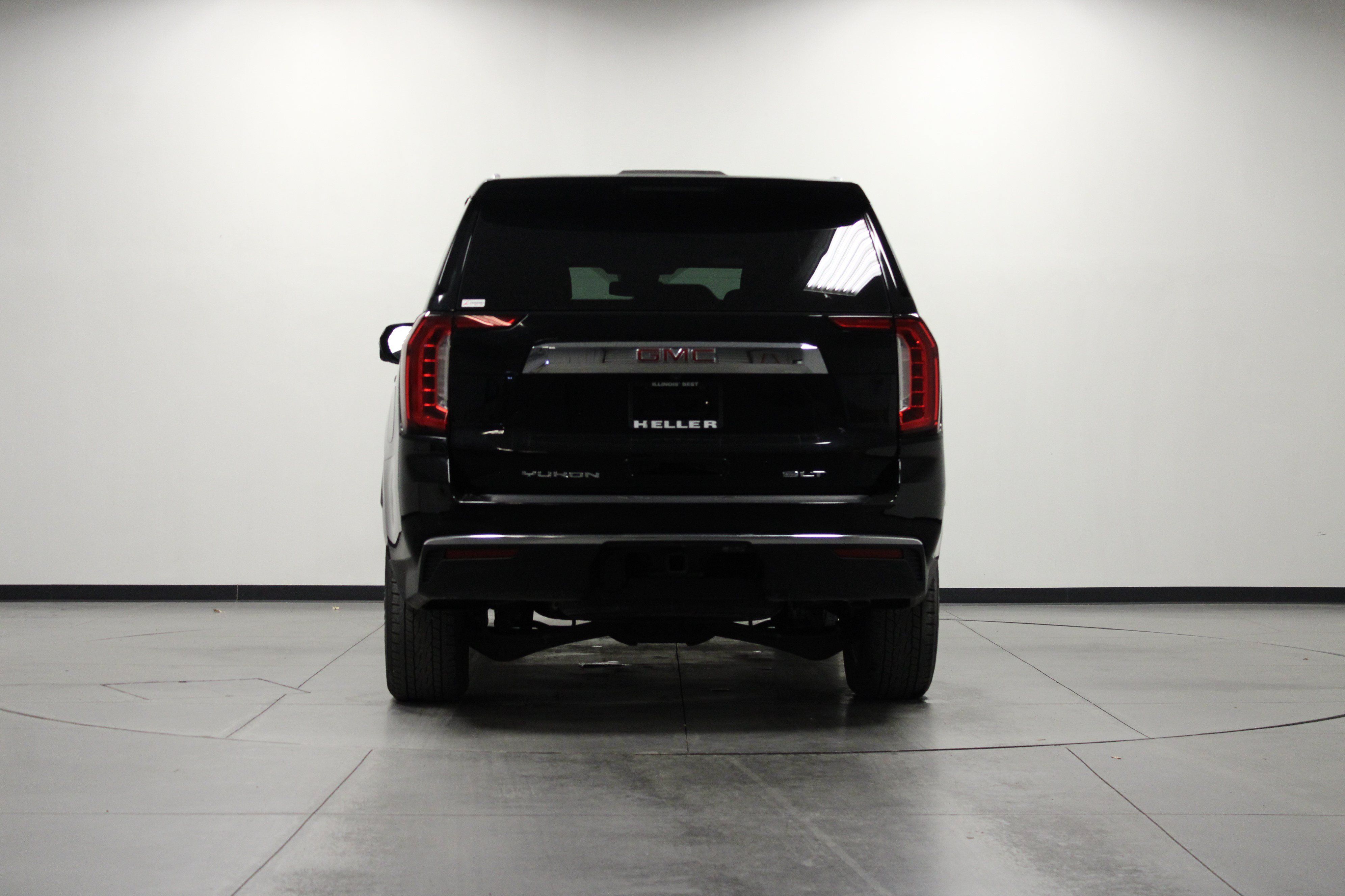 Used 2024 GMC Yukon SLT w/ SLT Luxury Package AWD/4WD image 5