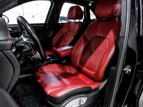 Used 2017 Porsche Macan Turbo image 34