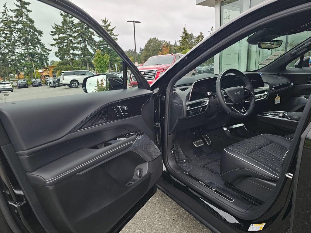 New 2027 Cadillac Lyriq Signature Luxury w/ Nappa Leather Package AWD/4WD image 22