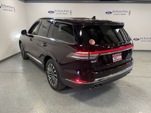 Used 2023 Lincoln Aviator AWD w/ Premium Package image 4