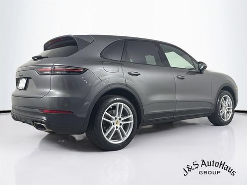 Used 2023 Porsche Cayenne AWD/4WD image 7