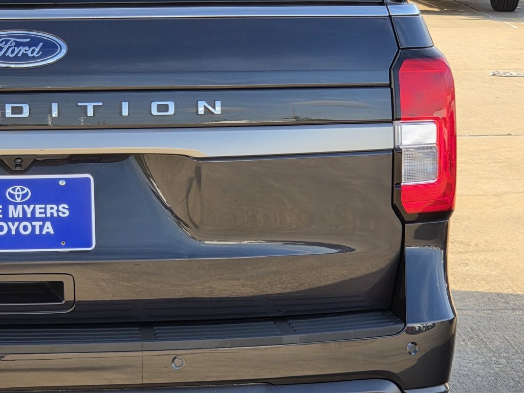 Used 2024 Ford Expedition XLT RWD image 9